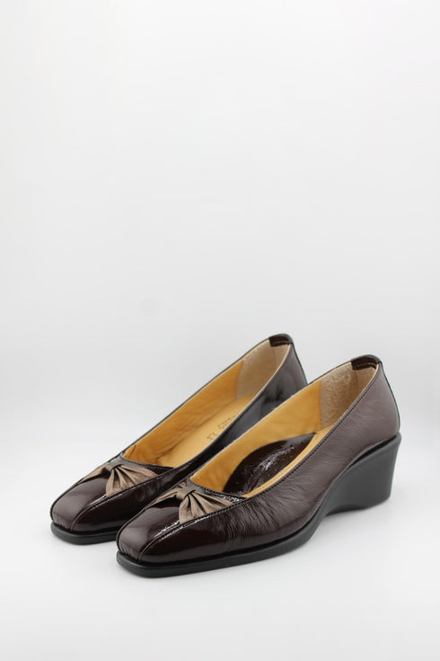 DFC Relax Glossy Wedge Pump with Knotted Detail